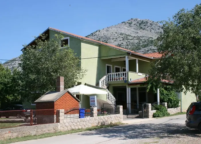 Apartment 6606b *