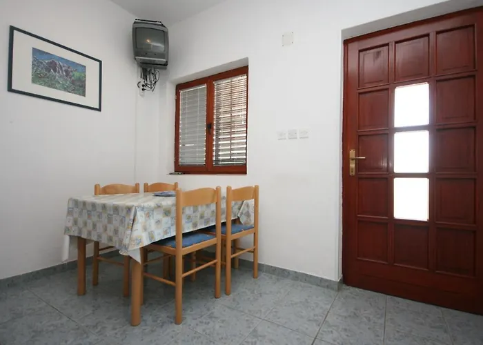 Apartment 6606b