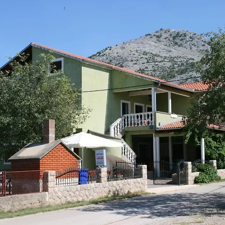 Apartment 6606b *