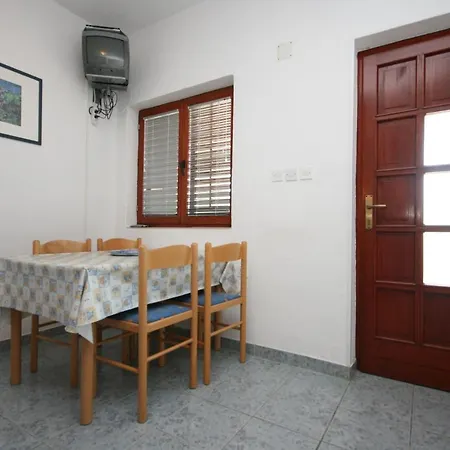 Apartment 6606b
